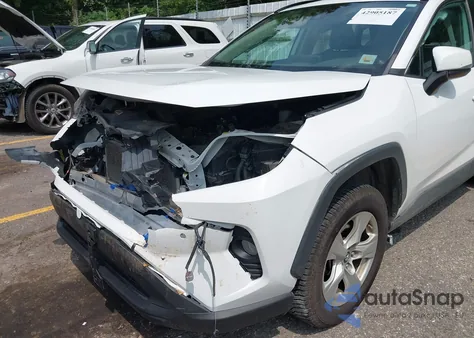 2019 Toyota Rav4 Xle z USA, uszkodzony, nr VIN 2T3W1RFV0KW009634